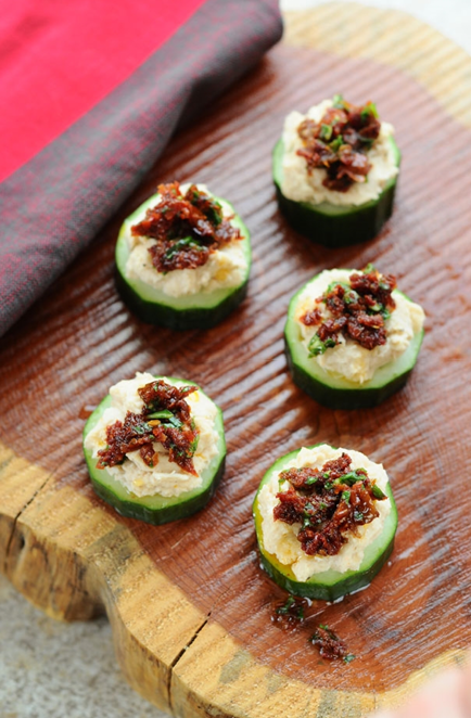 Hummus & Sun Dried Tomatoes Cups